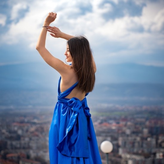 Изживейте своя специален момент с фотосесия Flying dress Queen в Пловдив от Makaroon