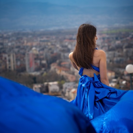 Изживейте своя специален момент с фотосесия Flying dress Queen в Пловдив от Makaroon