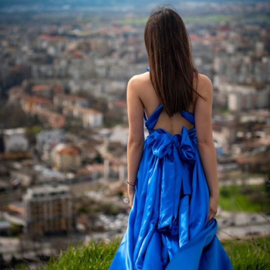 Изживейте своя специален момент с фотосесия Flying dress Queen в Пловдив от Makaroon