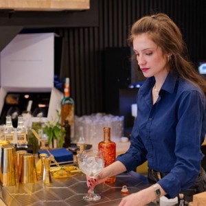 Мастърклас по приготвяне на коктейли с джин - тайната на перфектния баланс