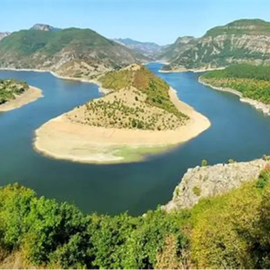 Чудесата на Родопите Ви очакват с 3 нощувки за двама в Златоград със закуски, спа и обиколка на забележителности от Makaroon Чудесата на Родопите Ви очакват с 3 нощувки за двама в Златоград със закуски, спа и обиколка на забележителности от Makaroon