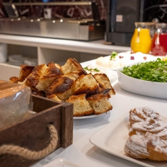 Чудесата на Родопите Ви очакват с 3 нощувки за двама в Златоград със закуски, спа и обиколка по Светите места от Makaroon