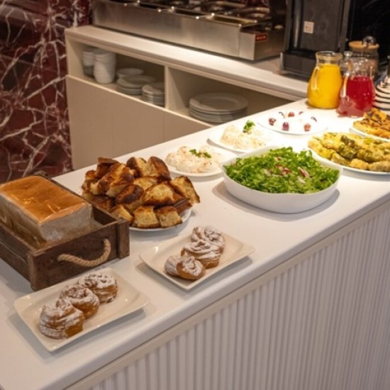 Чудесата на Родопите Ви очакват с 3 нощувки за двама в Златоград със закуски, спа и обиколка по Светите места от Makaroon