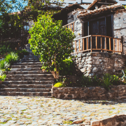 Чудесата на Родопите – 3 нощувки със закуски и спа за двама в Golden City Hotel Zlatograd, гр. Златоград + обиколка по Светите места