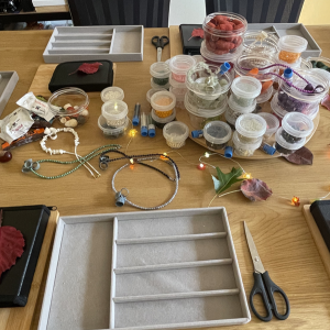 Creative workshop with Ann for jewelry with silk and natural stones for one person Creative workshop with Ann for jewelry with silk and natural stones for one person