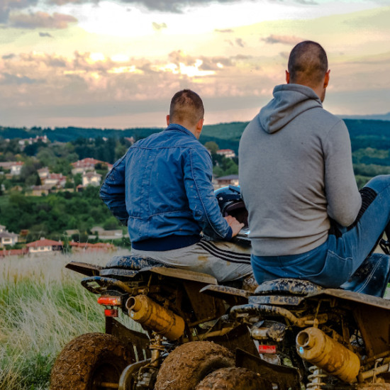 Пакет нощувка, конна езда и офроуд преход за двама във Велико Търново от Макароон