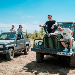Сафари с 4х4 офроуд автобус край Велико Търново за 12 човека