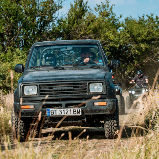 Extreme gift - Off-road jeep driving for two from Makaroon