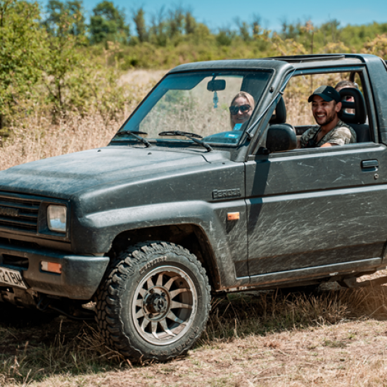 Extreme gift - Off-road jeep driving for two from Makaroon