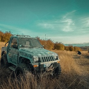 Офроуд шофиране на джип Дайхацу за двама край Велико Търново Офроуд шофиране на джип Дайхацу за двама край Велико Търново