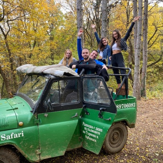 Офроуд шофиране на Автентичен руски джип от Makaroon.bg