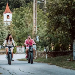 Разходка с електрически велосипед под наем + пикник за двама край с. Устина, Пловдив Разходка с електрически велосипед под наем + пикник за двама край с. Устина, Пловдив