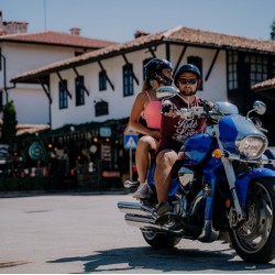 2-часова разходка с круизен мотор Suzuki Boulevard M109R край Велико Търново