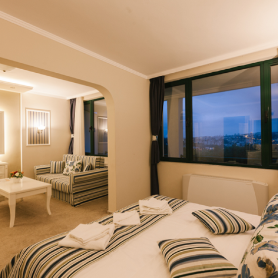 Почивка, пълна с прикючения - подарете си нощувка и офроуд разходка в района на Велико Търново от Makaroon