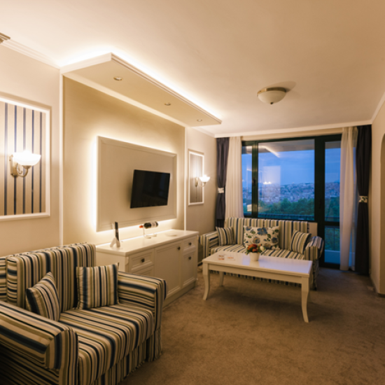 Почивка, пълна с прикючения - подарете си нощувка и офроуд разходка в района на Велико Търново от Makaroon