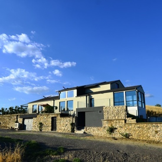 Насладете се на един незабравим уикенд със спа в къща за гости Хит Хот Хаус в с. Хотово, Сандански от Makaroon