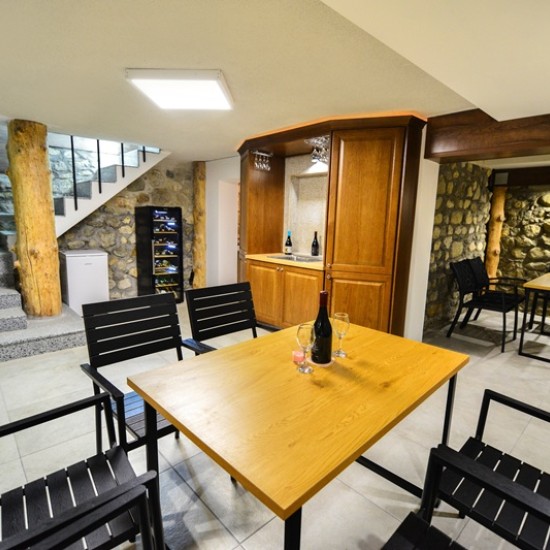 Насладете се на един незабравим уикенд със спа в къща за гости Хит Хот Хаус в с. Хотово, Сандански от Makaroon