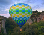 Издигане с балон над магичните Белоградчишки скали от Макароон