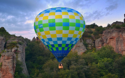 Облачните замъци на Белоградчишкия регион: 60 минути свобода над природните чудеса Облачните замъци на Белоградчишкия регион: 60 минути свобода над природните чудеса