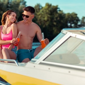 Индивидуална разходка с моторна лодка за двама по Дунава във Видин Индивидуална разходка с моторна лодка за двама по Дунава във Видин