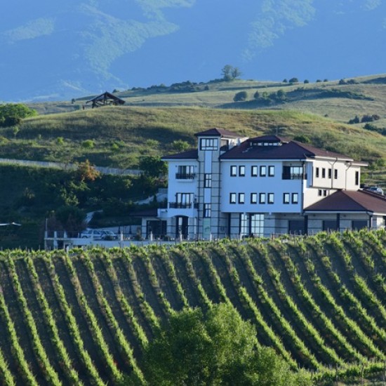 Организирайте си едно пълноценно бягство за двама с Кино и Вино в Мелник - 2 нощувки + дегустация и турове от Makaroon