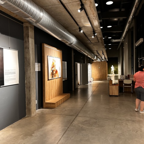 Организирайте си едно пълноценно бягство за двама с Кино и Вино в Мелник - 2 нощувки + дегустация и турове от Makaroon Организирайте си едно пълноценно бягство за двама с Кино и Вино в Мелник - 2 нощувки + дегустация и турове от Makaroon