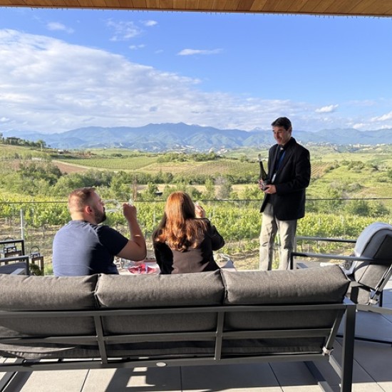 Организирайте си едно пълноценно бягство за двама с Кино и Вино в Мелник - 2 нощувки + дегустация и турове от Makaroon Организирайте си едно пълноценно бягство за двама с Кино и Вино в Мелник - 2 нощувки + дегустация и турове от Makaroon