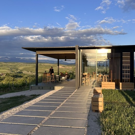 Организирайте си едно пълноценно бягство за двама с Кино и Вино в Мелник - 2 нощувки + дегустация и турове от Makaroon Организирайте си едно пълноценно бягство за двама с Кино и Вино в Мелник - 2 нощувки + дегустация и турове от Makaroon