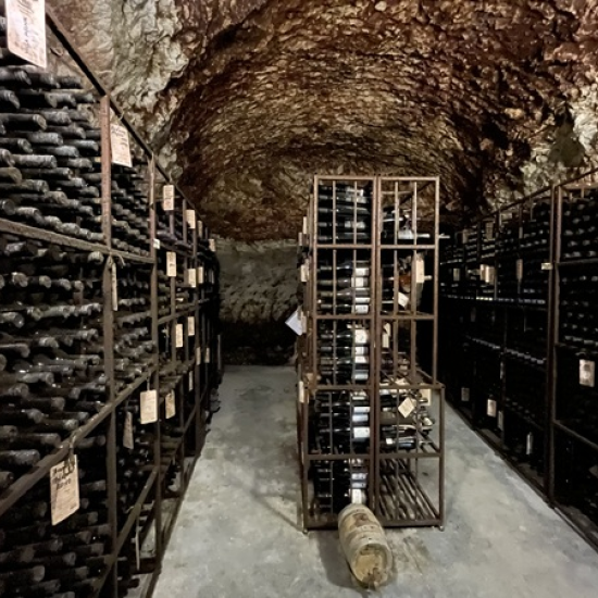 Организирайте си едно пълноценно бягство за двама с Кино и Вино в Мелник - 2 нощувки + дегустация и турове от Makaroon Организирайте си едно пълноценно бягство за двама с Кино и Вино в Мелник - 2 нощувки + дегустация и турове от Makaroon