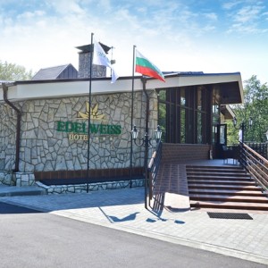 Нощувка за двама в двойна стая с тераса със закуска и релакс зона в Хотел Еделвайс на връх Бузлуджа до гр. Казанлък