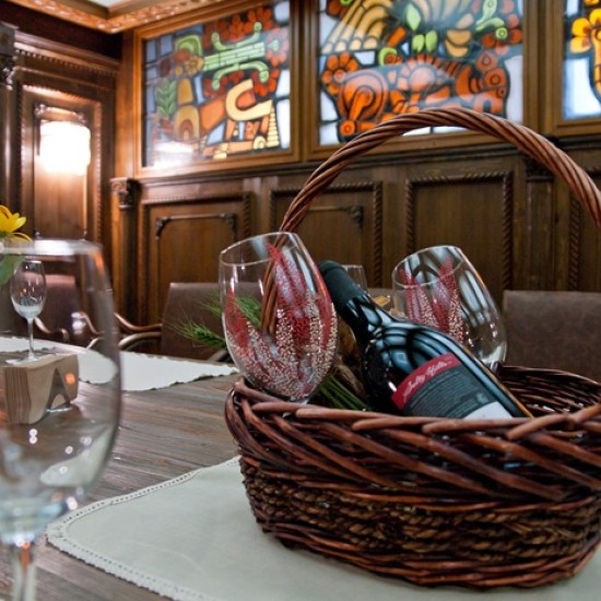 Семейна почивка в истински дом на културата с Нощувка за до 4 души в семеен апартамент в Хотел Еделвайс на връх Бузлуджа от Makaroon Семейна почивка в истински дом на културата с Нощувка за до 4 души в семеен апартамент в Хотел Еделвайс на връх Бузлуджа от Makaroon