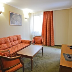 Нощувка за до 4 души в семеен апартамент със закуска и релакс зона в Хотел Еделвайс на връх Бузлуджа до гр. Казанлък Нощувка за до 4 души в семеен апартамент със закуска и релакс зона в Хотел Еделвайс на връх Бузлуджа до гр. Казанлък