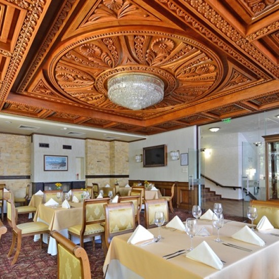 Семейна почивка в истински дом на културата с Нощувка за до 4 души в семеен апартамент в Хотел Еделвайс на връх Бузлуджа от Makaroon Семейна почивка в истински дом на културата с Нощувка за до 4 души в семеен апартамент в Хотел Еделвайс на връх Бузлуджа от Makaroon