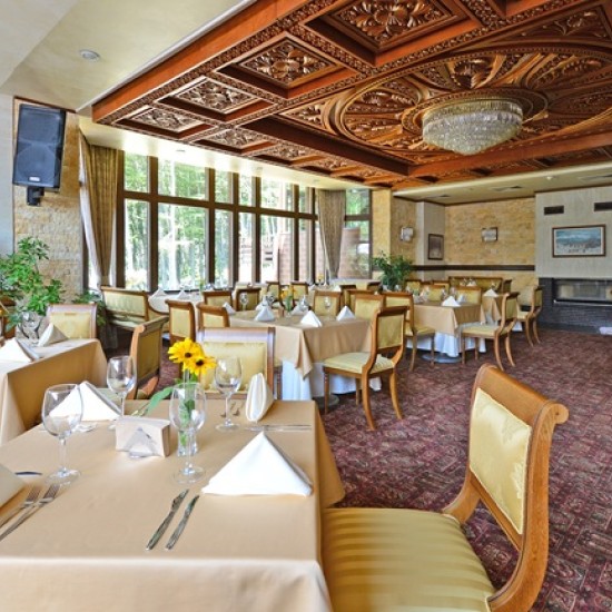 Семейна почивка в истински дом на културата с Нощувка за до 4 души в семеен апартамент в Хотел Еделвайс на връх Бузлуджа от Makaroon Семейна почивка в истински дом на културата с Нощувка за до 4 души в семеен апартамент в Хотел Еделвайс на връх Бузлуджа от Makaroon