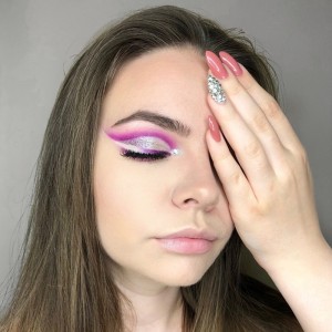 Красива и уверена с Професионален грим в Перник Красива и уверена с Професионален грим в Перник