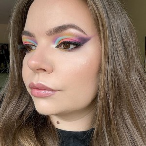 Красива и уверена с Професионален грим в Перник Красива и уверена с Професионален грим в Перник