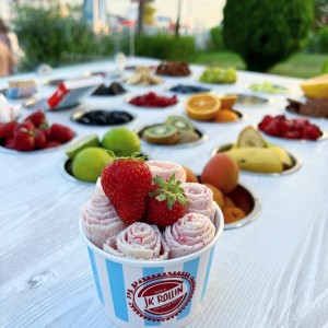 Тайландски сладолед на рулца и напитки за двама в JK Rollin в цялата страна Тайландски сладолед на рулца и напитки за двама в JK Rollin в цялата страна