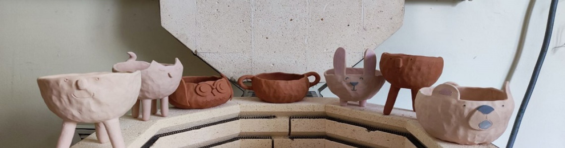 Създаване на уникалност с глина: Уъркшоп по керамика и грънчарство