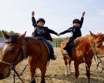 Красив спомен за цялото семейство - урок по езда продължаващ в приятна разходка | Makaroon.bg