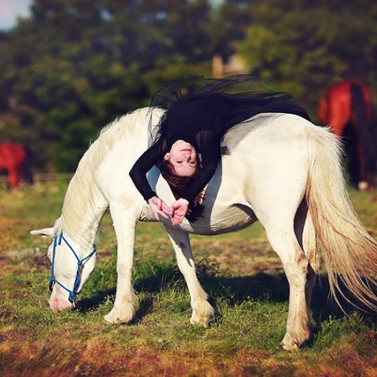 Индивидуален урок по езда, завършващ с разходка | Makaroon.bg