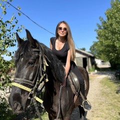 Разходка с кон за двама сред природата + посещение на ферма ТАРА в района на Пловдив