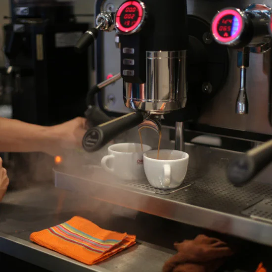 Усъвършенствайте изкуството за направа на кафе с „Курс Бариста Професионалист“ от Makaroon