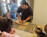 Опознайте магията на глината с Грънчарска работилница за един човек в Център за приложни изкуства и занаяти „Къщата“ от Makaroon