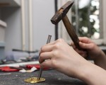 Древни занаяти, красиви накити и спираща дъха гледка с Работилничка по медникарство във Велико Търново от Makaroon