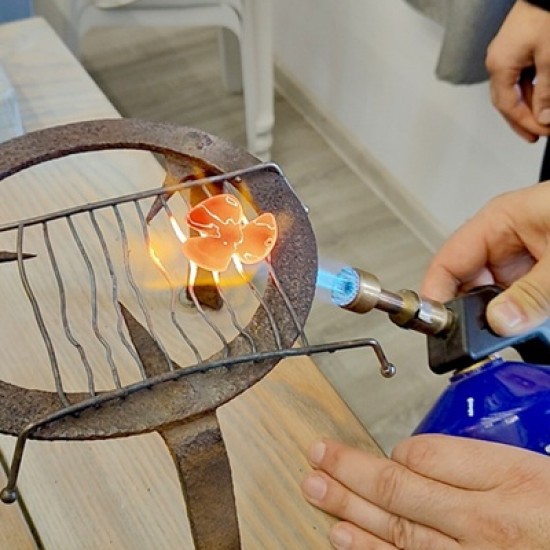 Древни занаяти, красиви накити и спираща дъха гледка с Работилничка по медникарство във Велико Търново от Makaroon