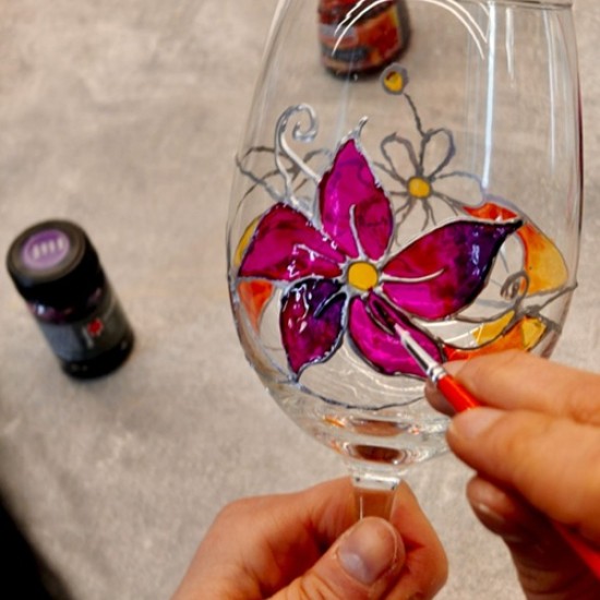 Магията на стъклото: Сътворете своя чаша за вино във Велико Търново от Makaroon