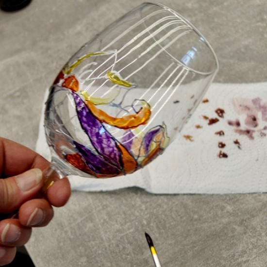 Магията на стъклото: Сътворете своя чаша за вино във Велико Търново от Makaroon