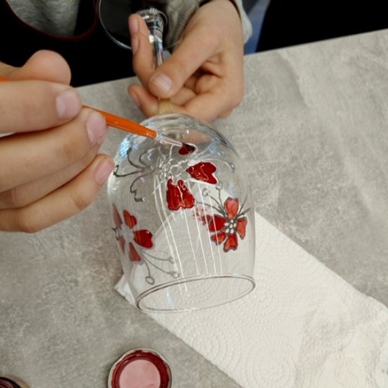 Магията на стъклото: Сътворете своя чаша за вино във Велико Търново от Makaroon Магията на стъклото: Сътворете своя чаша за вино във Велико Търново от Makaroon