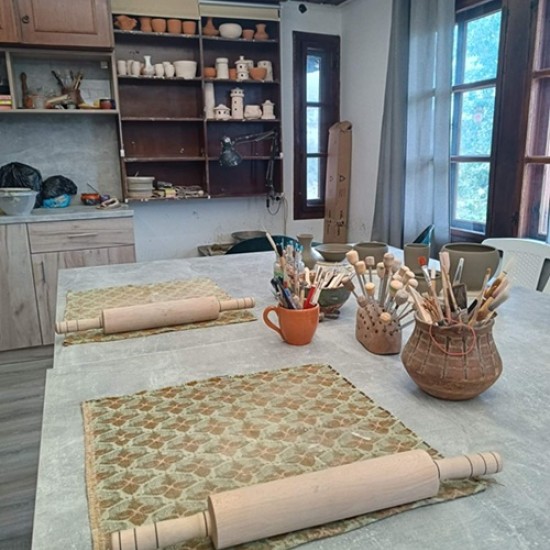 Разкрийте творческия си потенциал с Работилница по художествена керамика в Център за приложни изкуства и занаяти „Къщата“ от Makaroon Разкрийте творческия си потенциал с Работилница по художествена керамика в Център за приложни изкуства и занаяти „Къщата“ от Makaroon