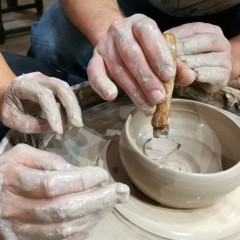 Грънчарска работилница за един човек в Център за приложни изкуства и занаяти „Къщата“, гр. Велико Търново